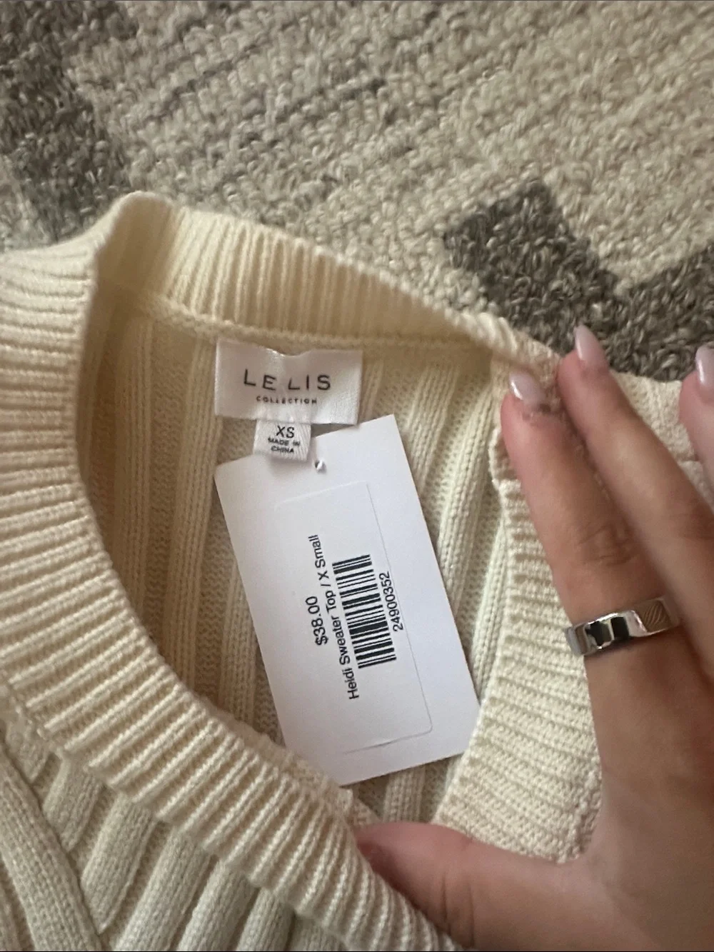 Le Lis stylish cream